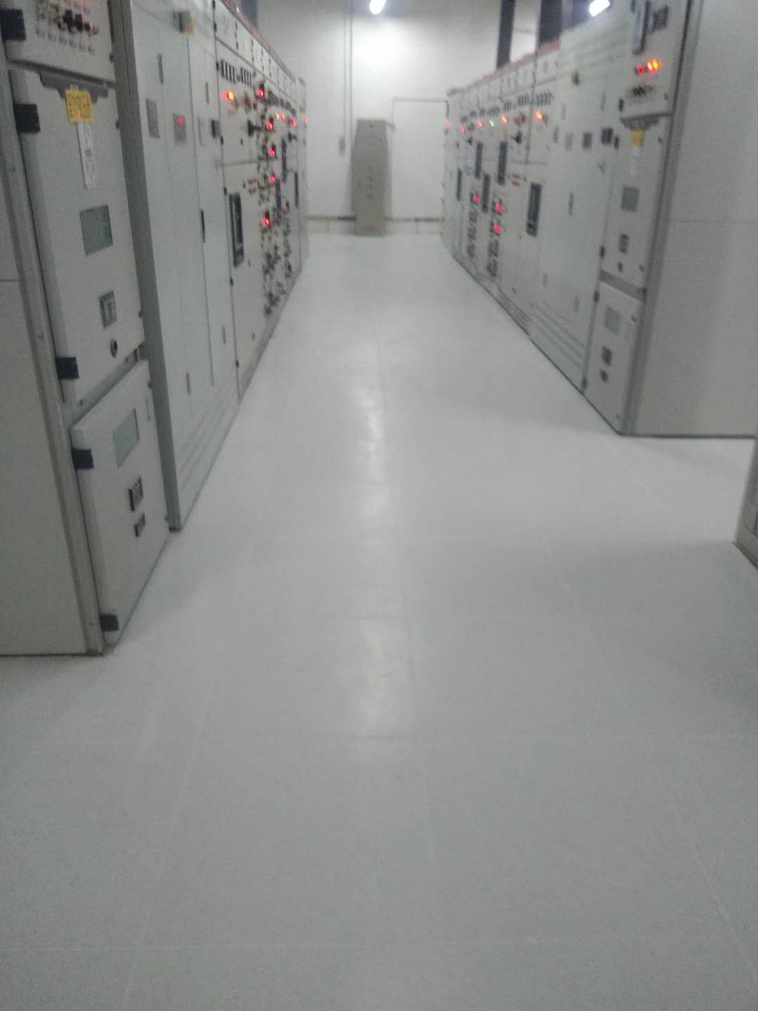 硫酸鈣防靜電地板如何才能對(duì)機(jī)房降低能源消耗呢? 硫酸鈣防靜電地板如何才能對(duì)機(jī)房降低能源消耗呢?